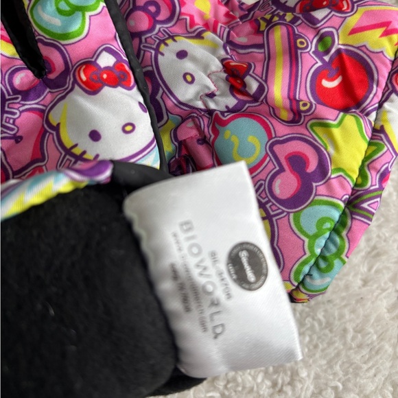 Bioworld Hello Kitty Colorful Kids Mittens - Picture 6 of 8
